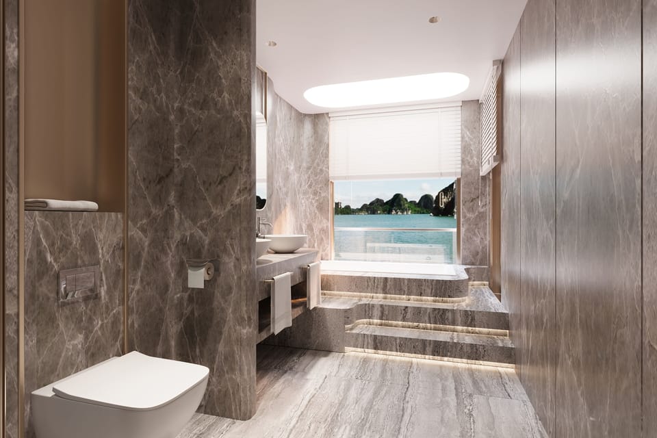 Captain View Suite | Bathroom | Separate tub and shower, free toiletries, hair dryer, bathrobes