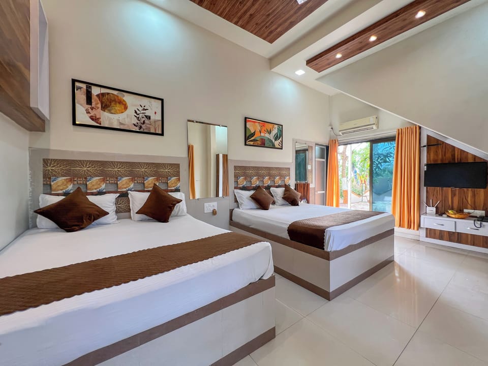Luxury 4 person Room | Free WiFi