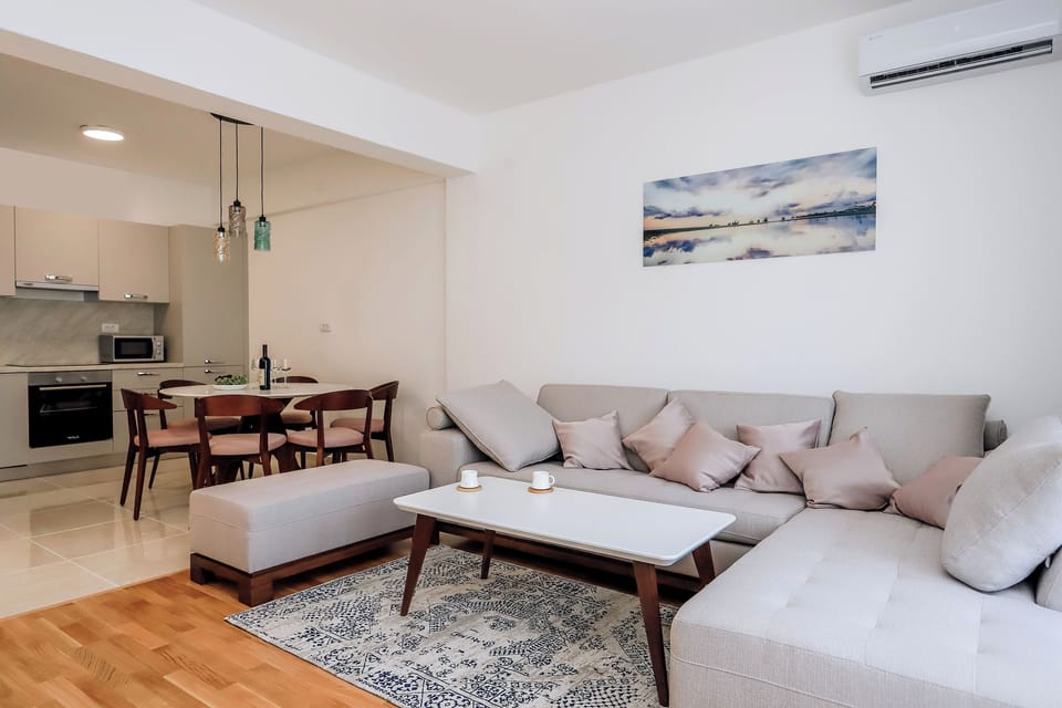 Comfort Apartment, Mountain View | Living area | Flat-screen TV