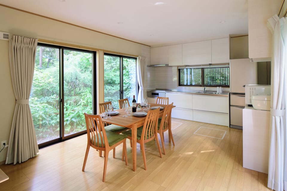 Family House, Mountain View | In-room dining