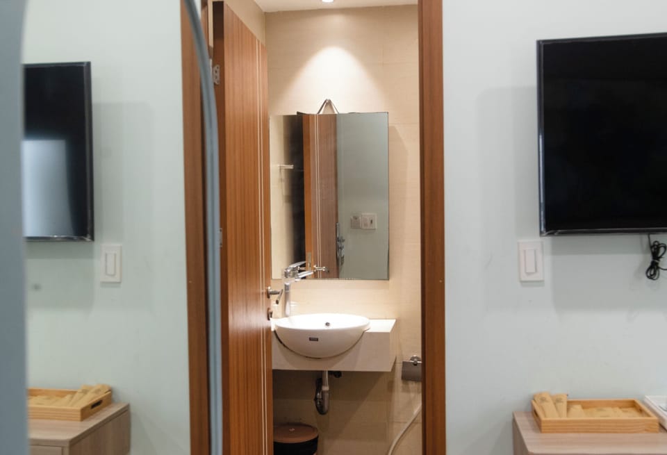 Shower, free toiletries, hair dryer, slippers