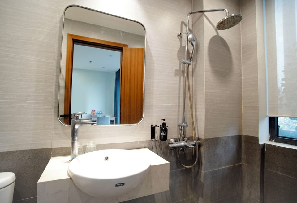 Family Quadruple Room | Minibar, desk, soundproofing, iron/ironing board