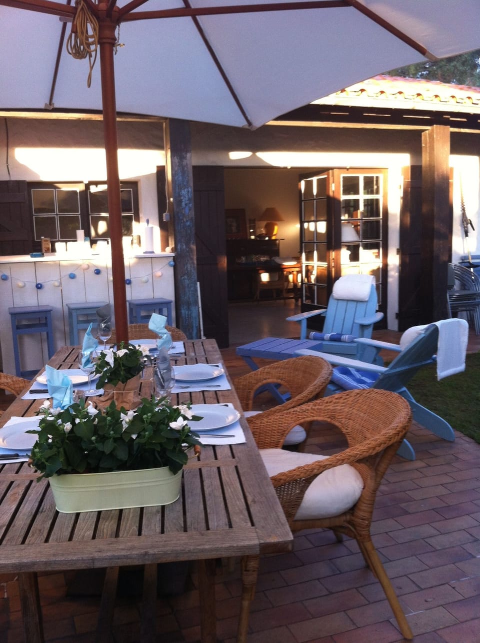 Outdoor dining