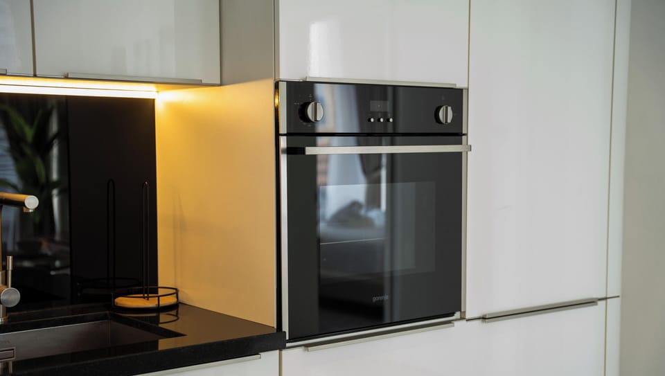 Luxury Apartment, Lake View | Private kitchenette