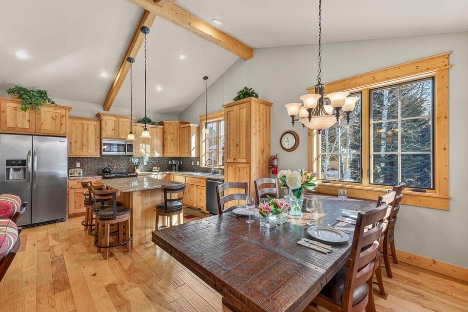 Kitchen &amp; dining- upstairs