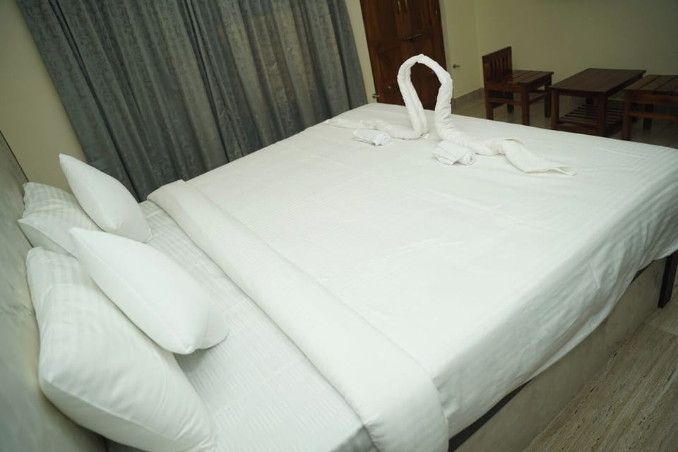 Deluxe Double Room, Balcony, Mountain View | Laptop workspace, free WiFi