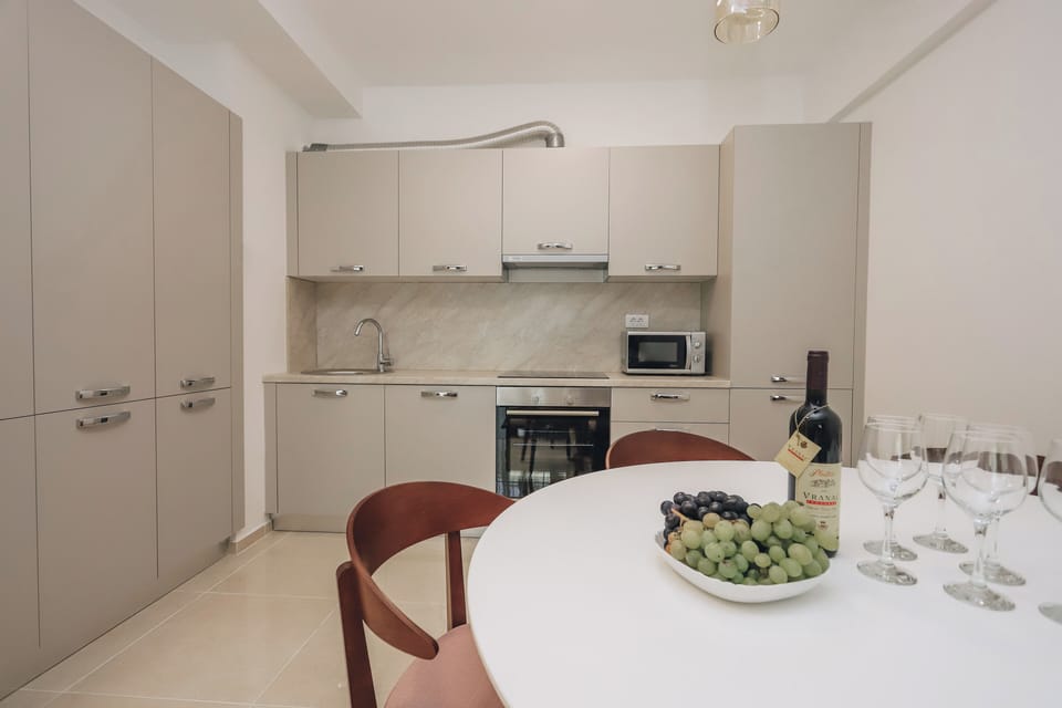 Apartment, 2 Bedrooms, City View | Private kitchen | Fridge, microwave, oven, stovetop