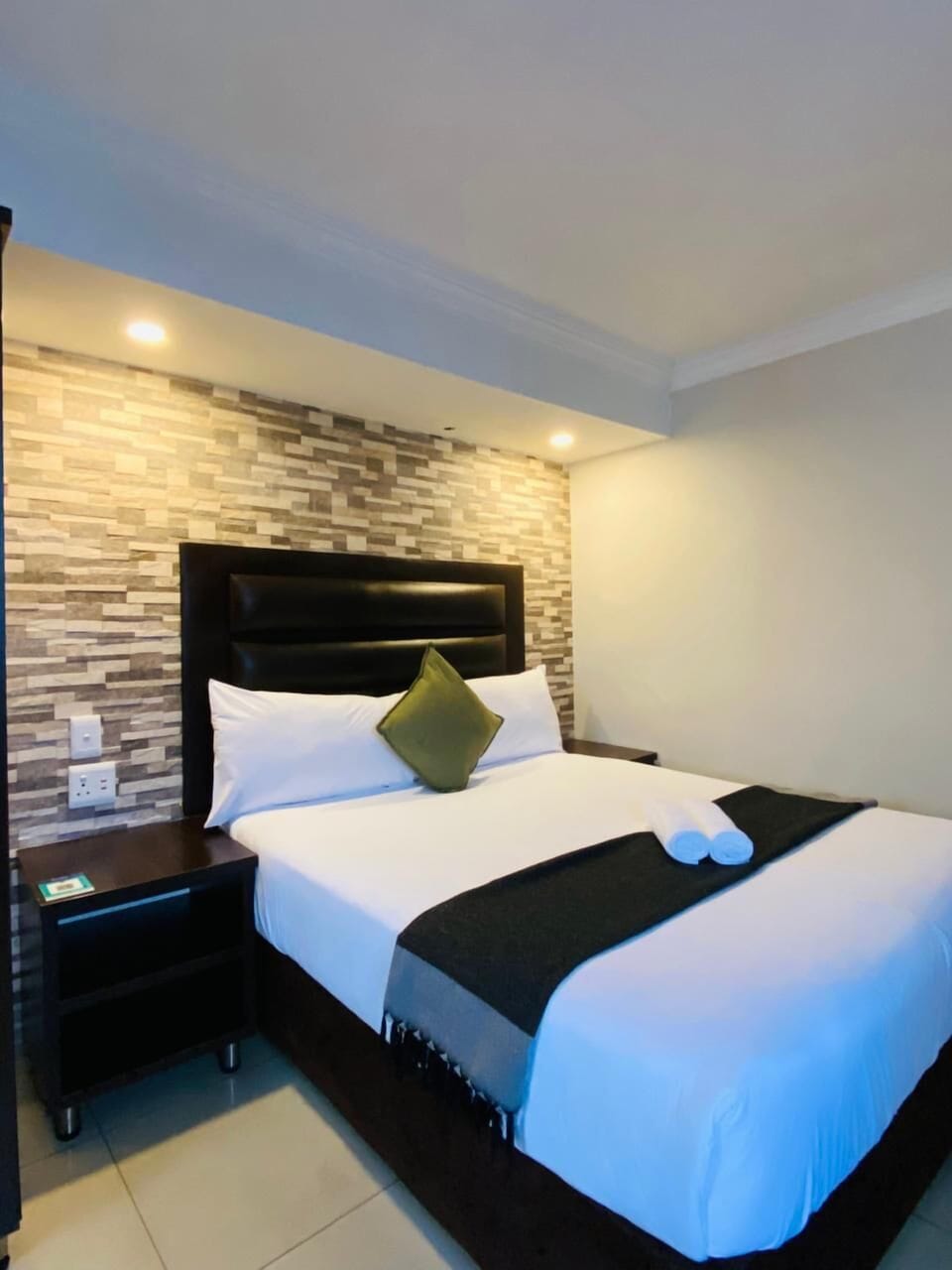 Comfort Double Room, 1 Queen Bed | Individually furnished, iron/ironing board, free WiFi, bed sheets