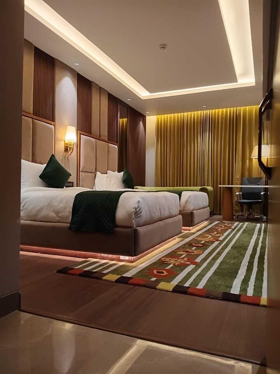 Executive Twin Room | Desk, laptop workspace, soundproofing, free WiFi