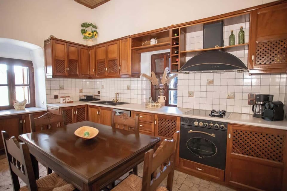 House | 3 bedrooms, desk, Internet