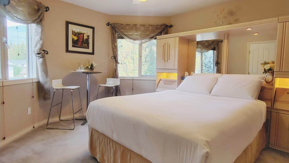 Superior Room, Bathtub (Begbie) | Premium bedding, pillowtop beds, iron/ironing board (on request)
