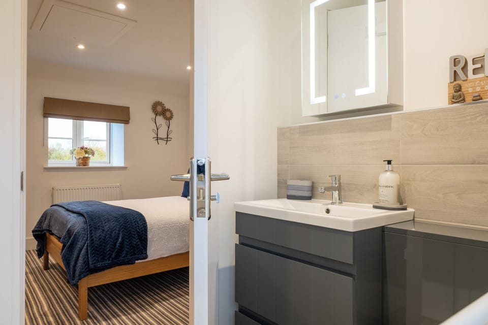 Beautiful One BR Cottage in Cerney Wick House in Cotswold District