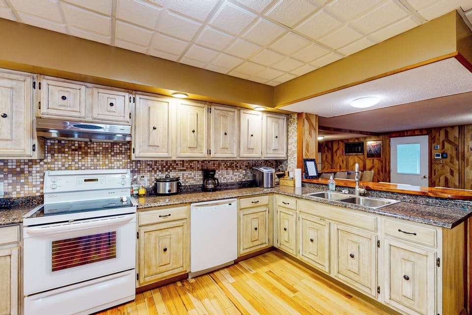 House (4 Bedrooms) | Interior
