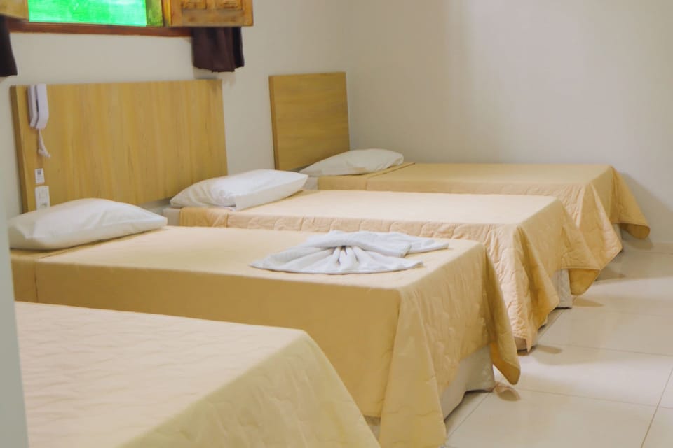 Quadruple Room | Desk, laptop workspace, free WiFi