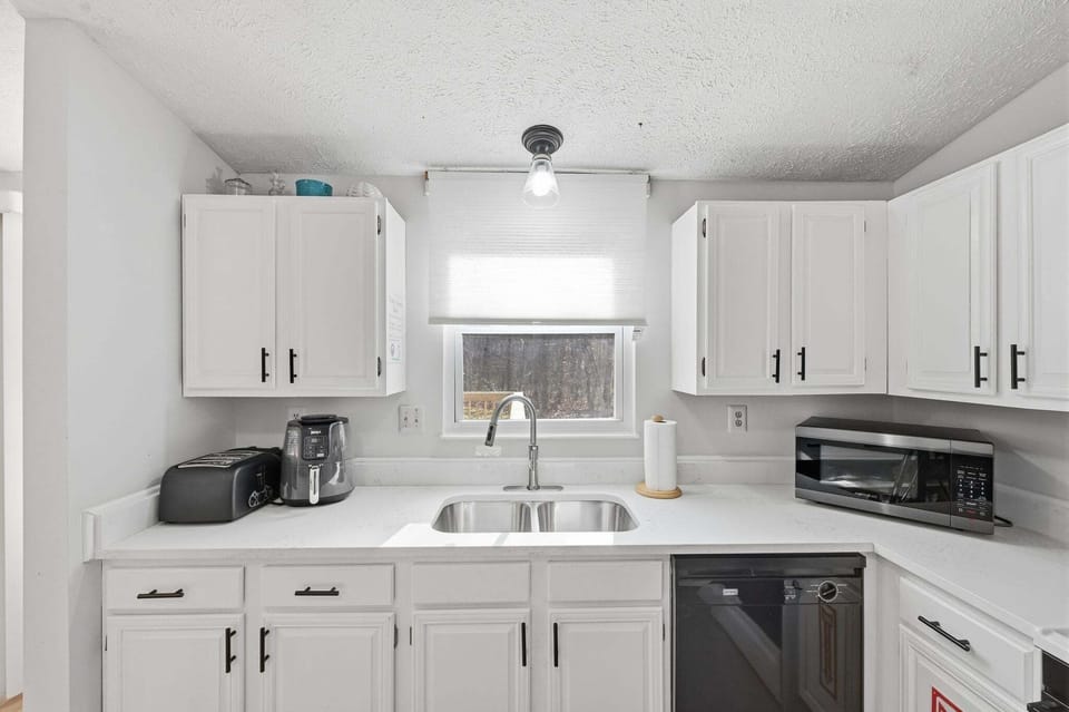 House, 3 Bedrooms | Private kitchen | Coffee/tea maker, fridge, oven, electric kettle