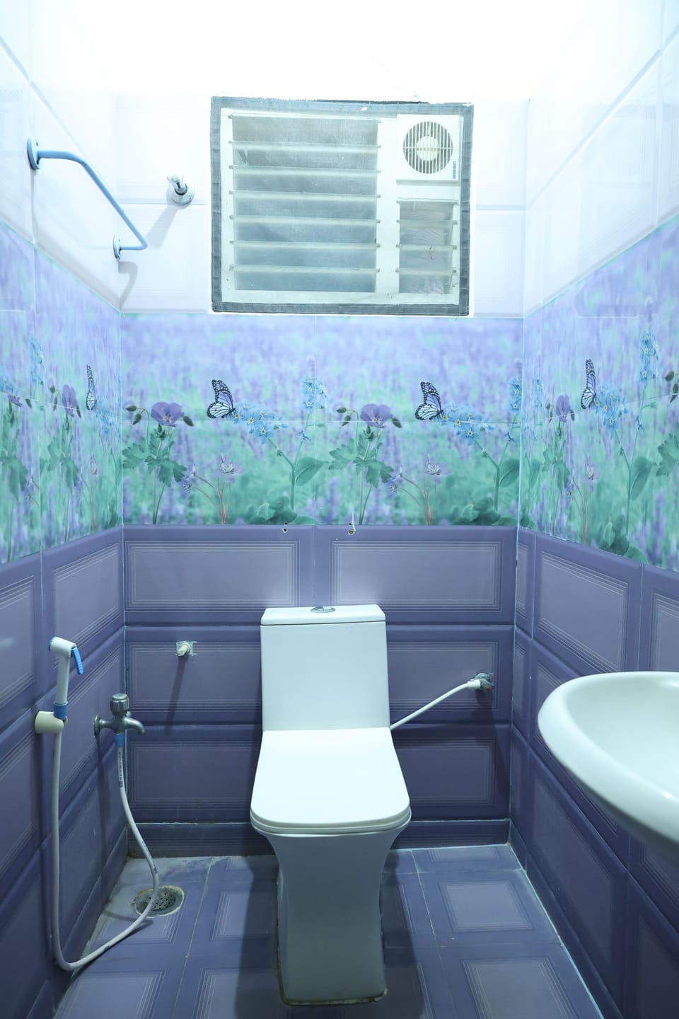 Classic Double Room | Bathroom | Shower, towels