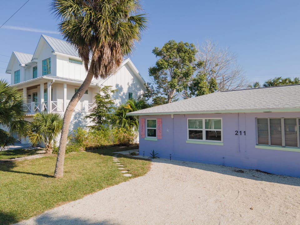 Starfish - 211 77th St East Unit with driveway parking for one vehicle