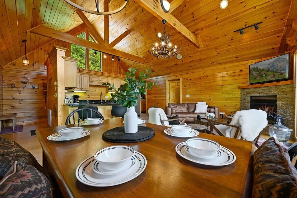 Cabin, Private Bathroom, Mountain View (Cabin On A Cloud ) | Dining