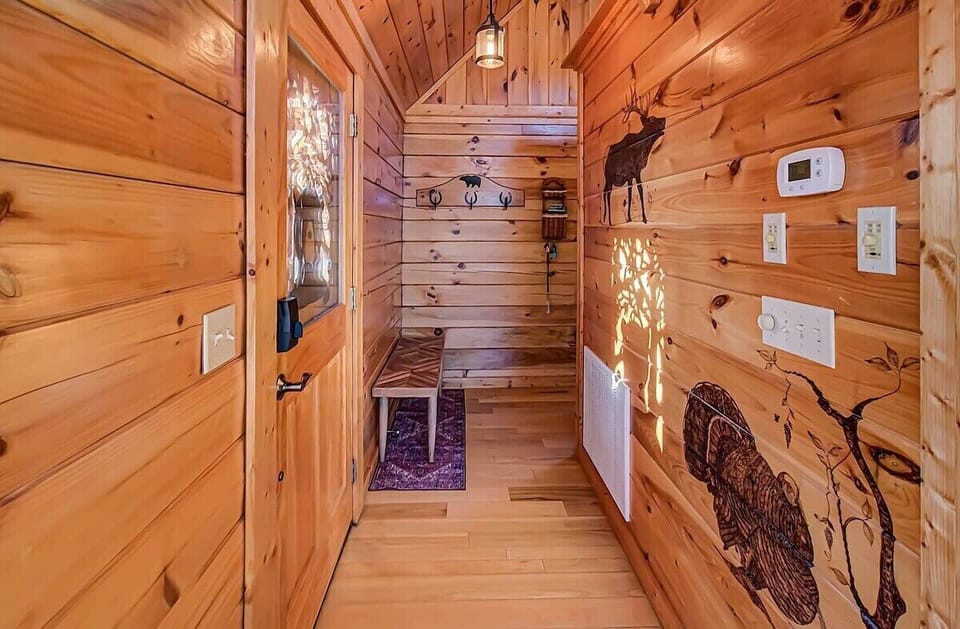 Cabin, Private Bathroom, Mountain View (Cabin On A Cloud ) | Interior