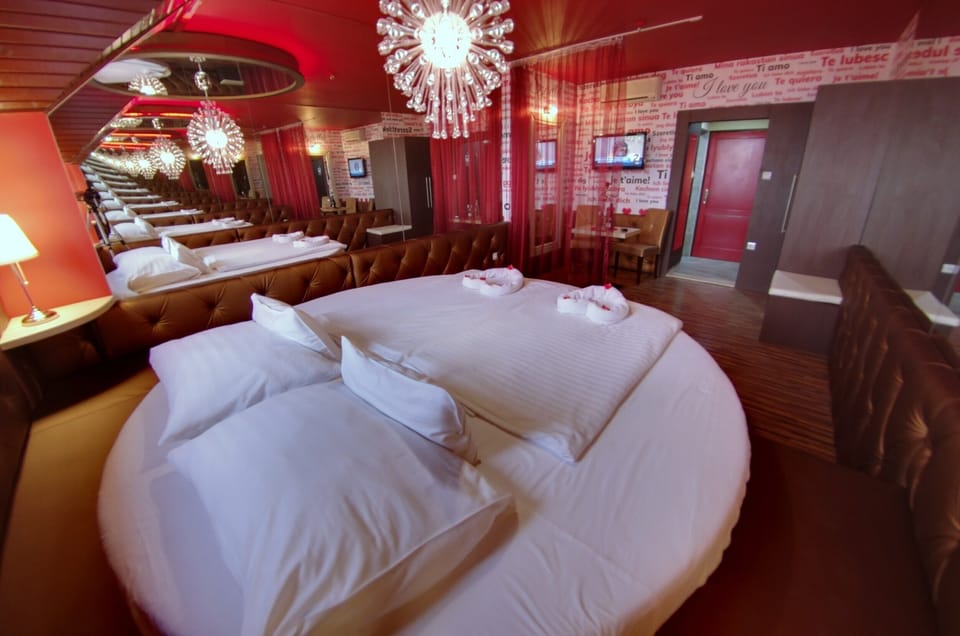 Deluxe Double Room | Free WiFi, bed sheets