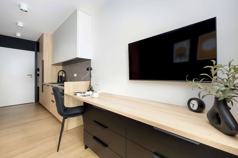 The living area's tasteful furnishings ensure a pleasant stay.
