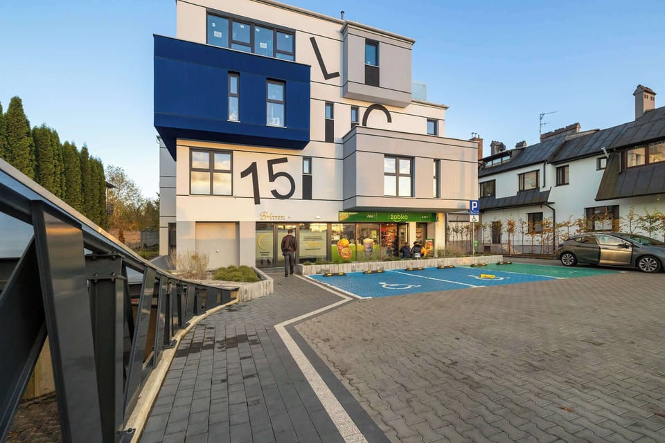 Enjoy easy access to the city's attractions from this well-located building.
