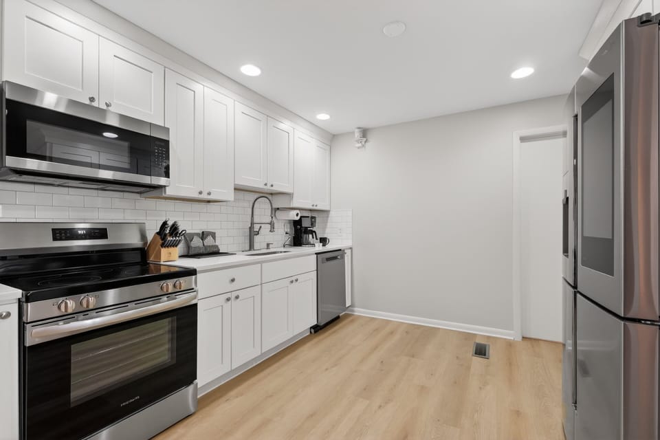 Indoors, Kitchen, Floor, Flooring, Appliance