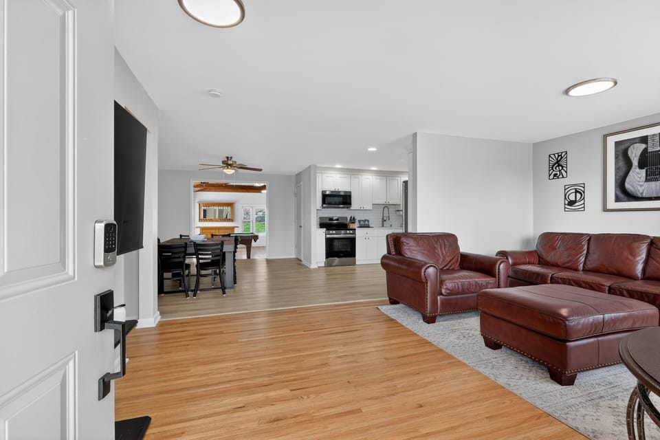 Furniture, Indoors, Living Room, Floor, Flooring