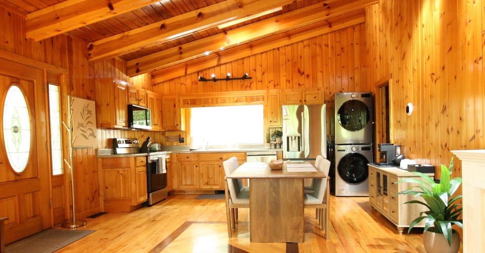 UPPER SUITE: Fully equipped kitchen so you can effortlessly prepare meals and enjoy quiet mornings or cozy evenings together