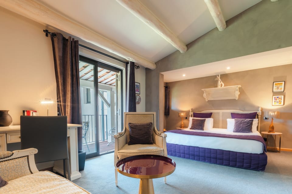 Deluxe Room, Balcony, Garden View | In-room safe, desk, iron/ironing board (on request), WiFi (free)