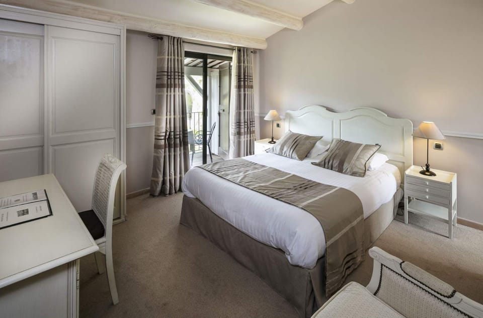 In-room safe, desk, iron/ironing board, free WiFi