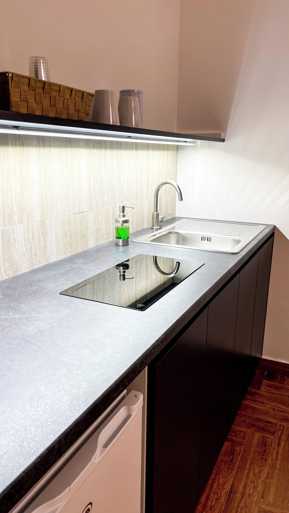 Deluxe Studio, 1 Queen Bed with Sofa bed | Private kitchen | Mini-fridge, espresso maker, coffee/tea maker, electric kettle