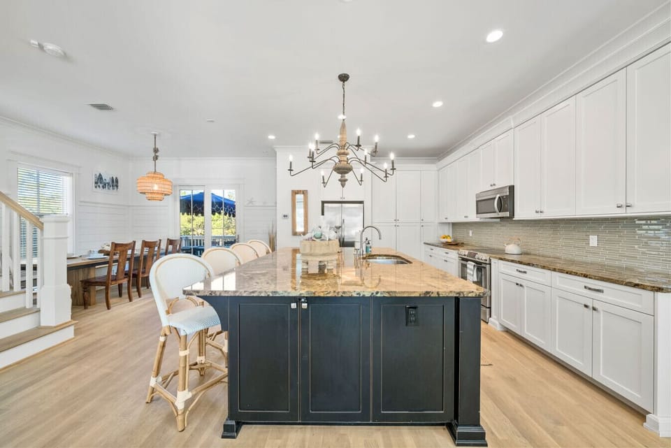 Grand Kitchen with high end appliances and full stocked cabinets