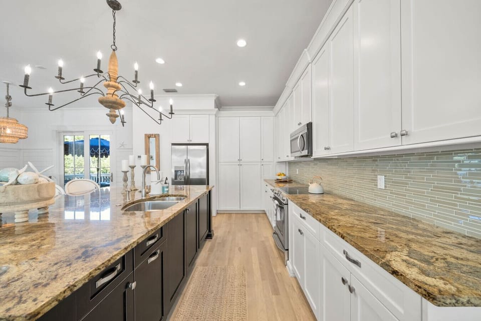 Grand Kitchen with high end appliances and full stocked cabinets