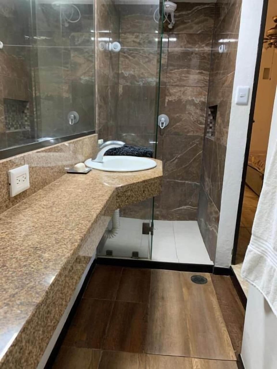 Triple Room, Pool View | Bathroom