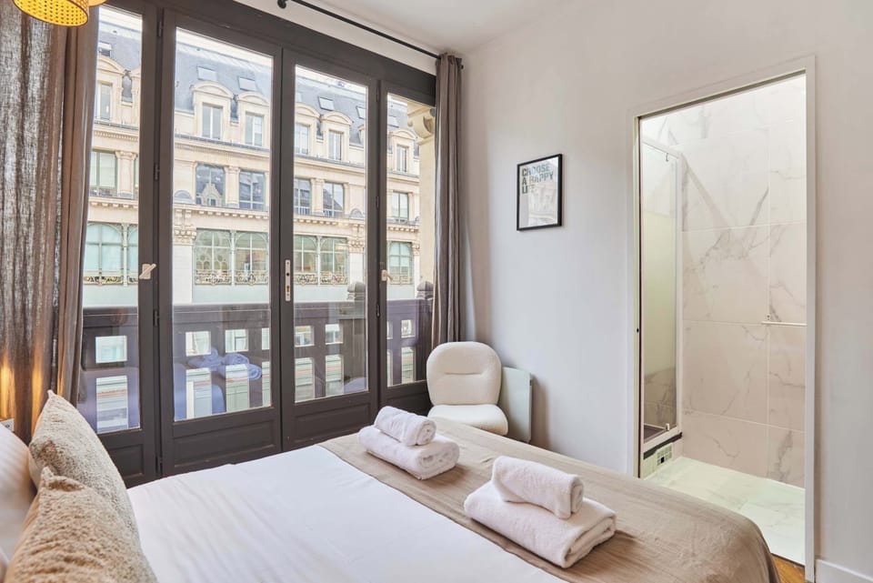 Chambre 2 avec salle de douche attenante (sans toilette)