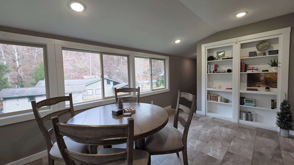 Breakfast Nook, enjoy mountain views and delightful meals in this charming, light-filled space!