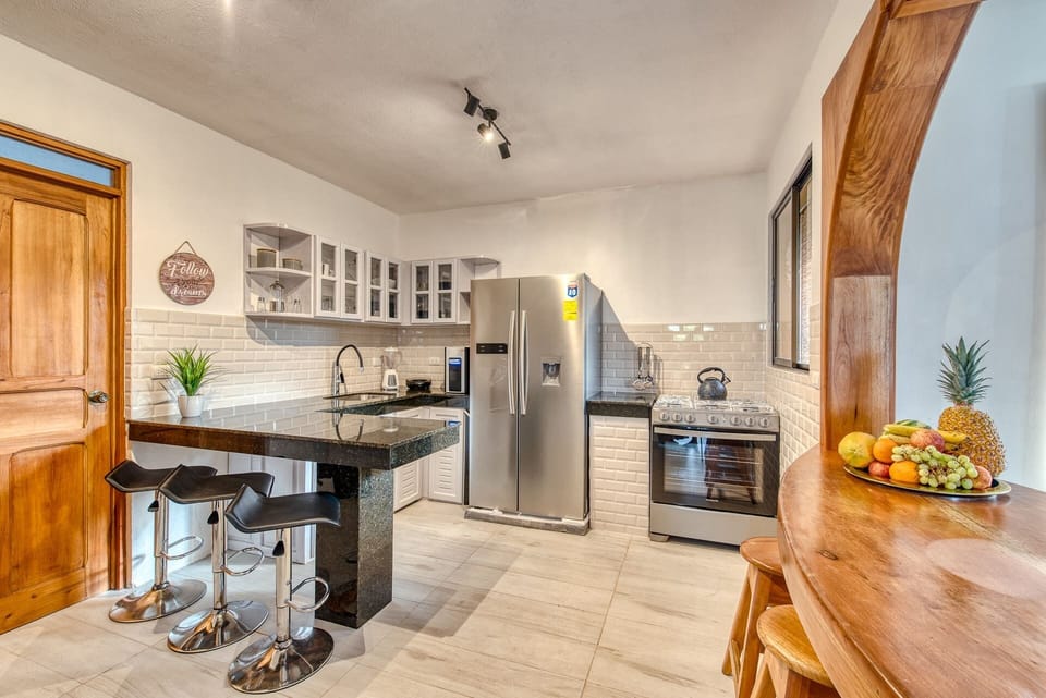 Luxury Villa | Private kitchen | Fridge, microwave