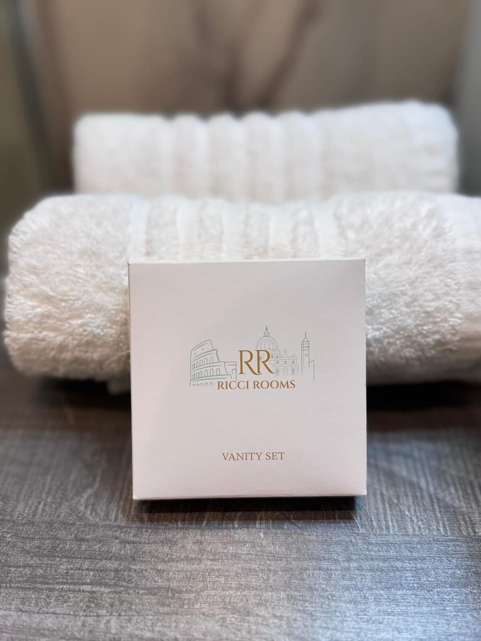 Shower, rainfall showerhead, free toiletries, hair dryer