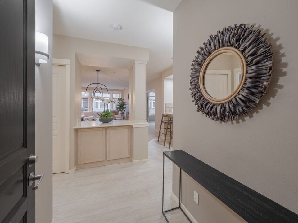 Welcome to this elegant waterfront condo