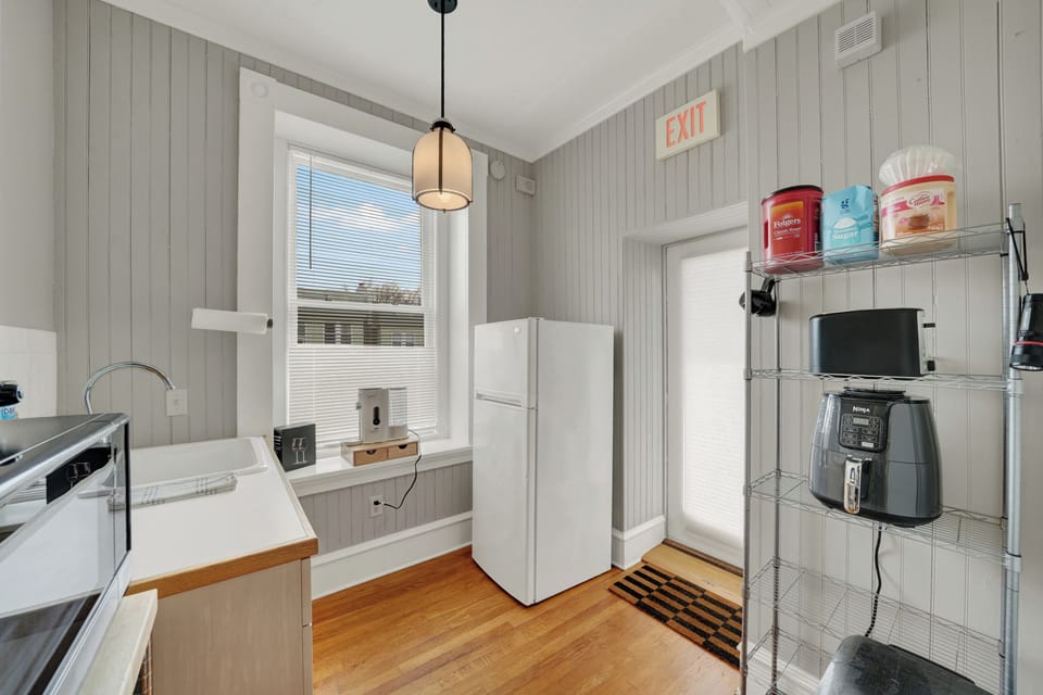 Kitchenette has everything to make basic meals