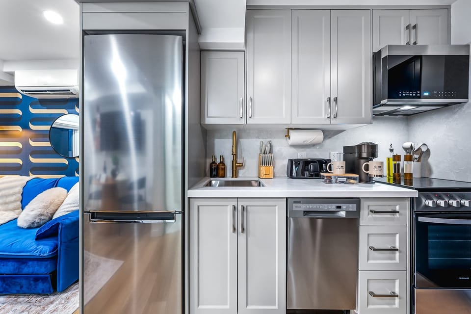 Cook with ease in a clean, contemporary kitchen fitted with quality appliances.