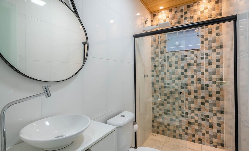 Basic Apartment | Bathroom