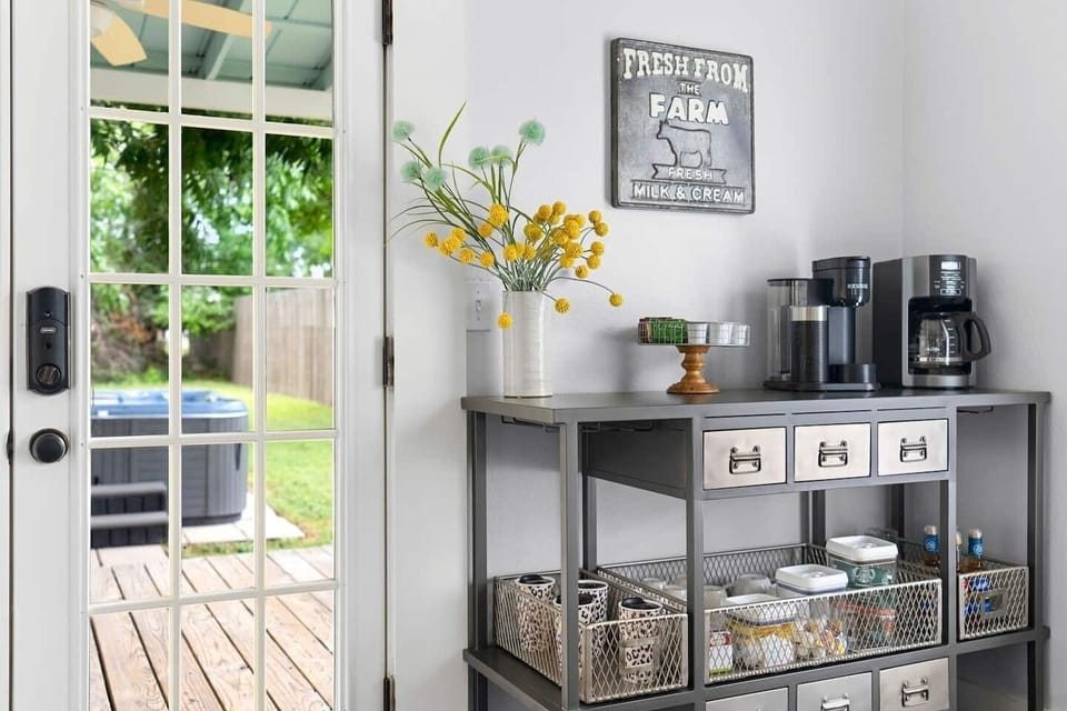 House, Private Bathroom, Garden View (Acorn Haus) | Shared kitchen | Highchair