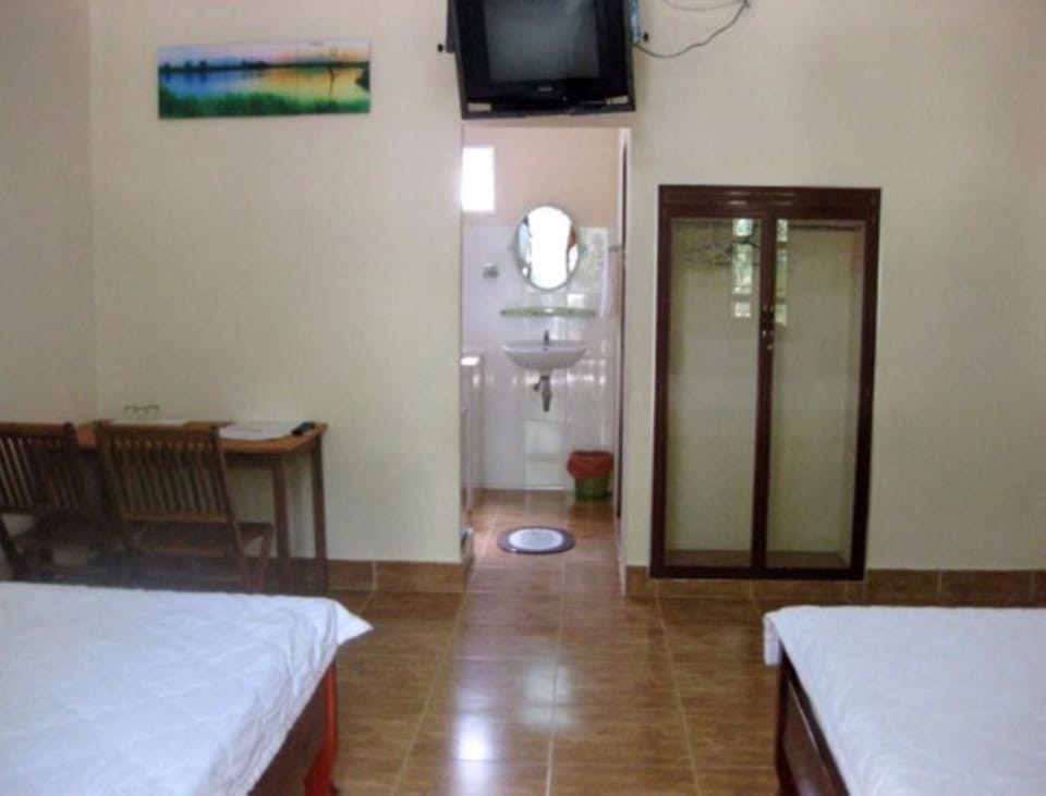 Minibar, desk, free WiFi