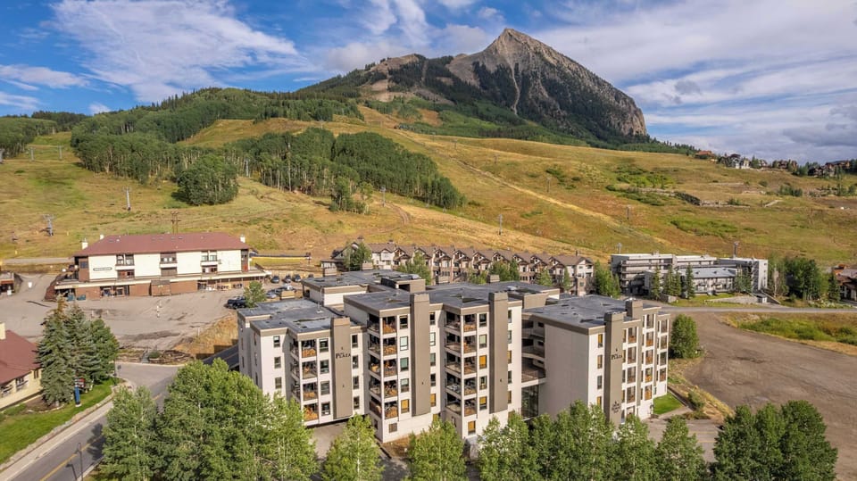 Conveniently located building for mountain adventure | Listed with @BookTraverse