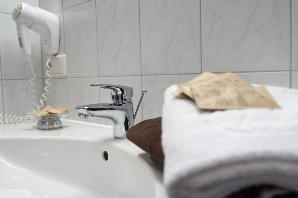 Apartment, 2 Bedrooms, Kitchen, Mountain View | Bathroom | Shower, free toiletries, hair dryer, soap