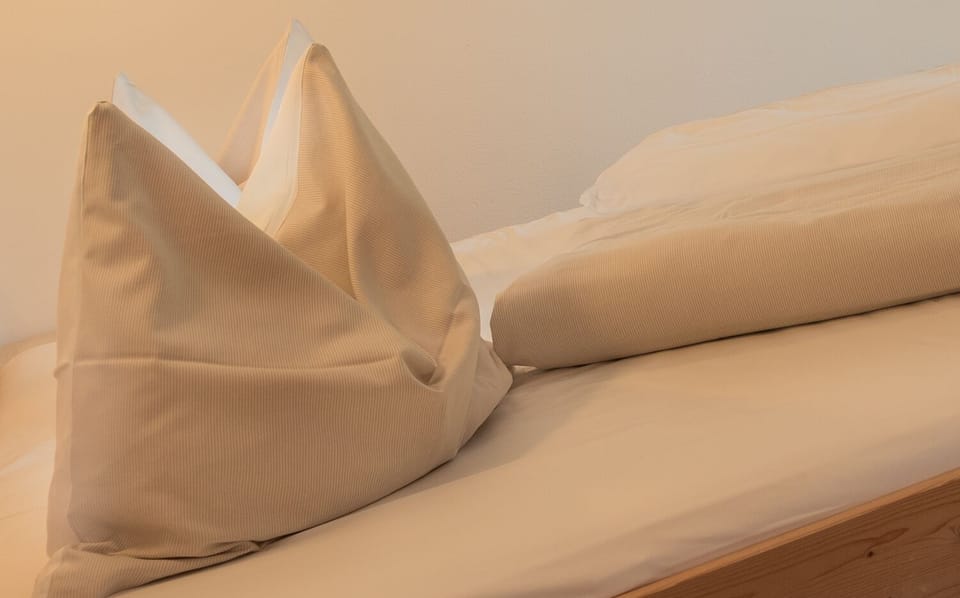 Apartment, 2 Bedrooms, Kitchen, Mountain View | 2 bedrooms, hypo-allergenic bedding, in-room safe, desk
