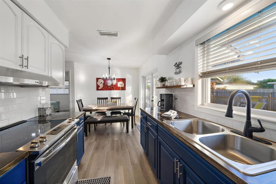 The kitchen is right next to the dining area so everyone feels together.