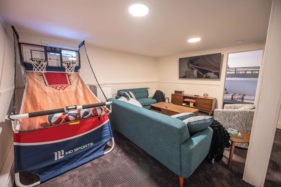 Rec Room. Basketball, smart TV, Nintendo Switch 1 & 2 docking stations